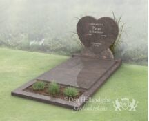 Grafmonument met gesloten dekplaat en bloemstrook foto 3