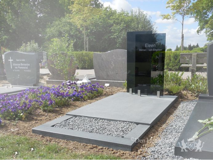 Grafmonument met glas foto 1