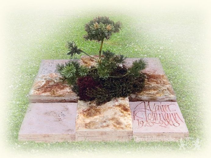 Grafmonument met grafversiering foto 1