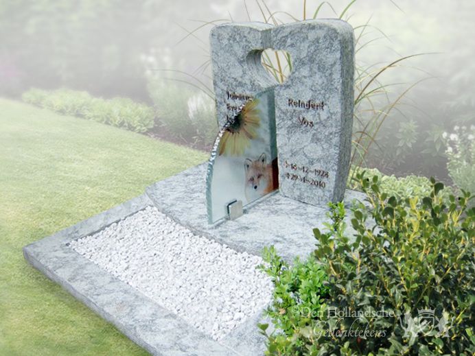 Grafmonument met hartvorm in letterplaat foto 1