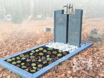 Grafmonument natuursteen met bronzen Engel