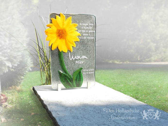 Grafmonument van glas met een zonnebloem foto 1