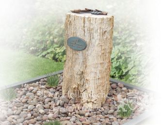 Grafmonument versteend hout boomstam