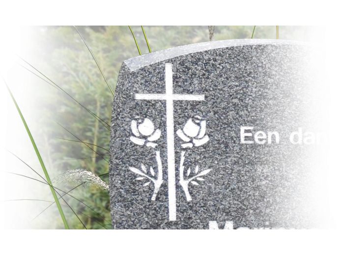 grafsteen-decoraties-kruis-golfkop-lettersteen.png foto 1
