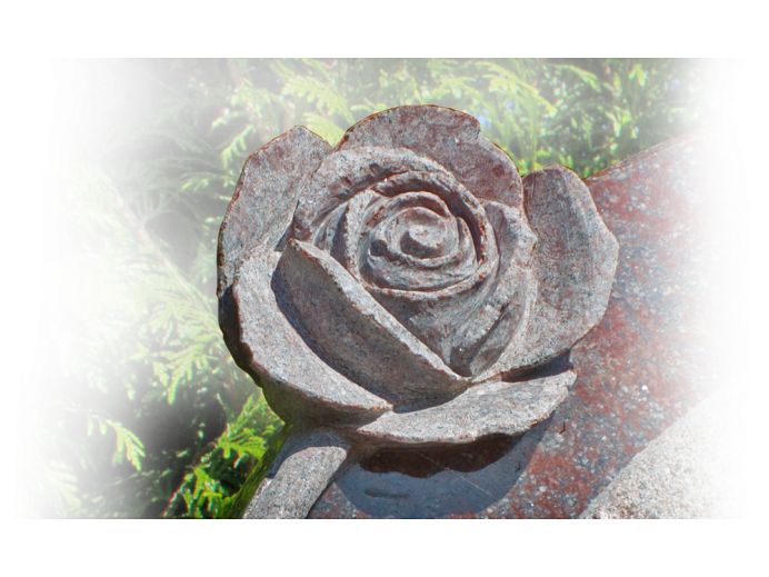 grafsteen-decoraties-rozen-in-natuursteen.png foto 1
