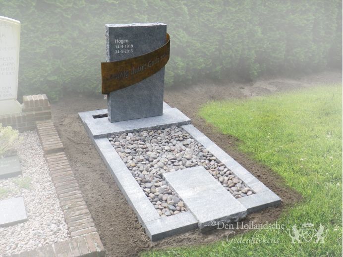 Grafsteen met brons foto 1
