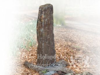 grafsteen-natuurbegraafplaats-natuurlijke-stenen-zuil.jpg