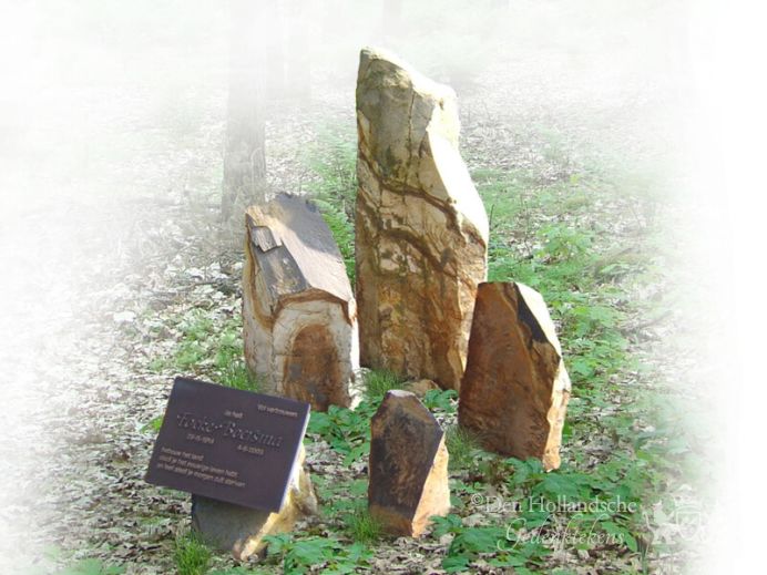 grafsteen-natuurbegraafplaats-ruwe-keien.jpg foto 1