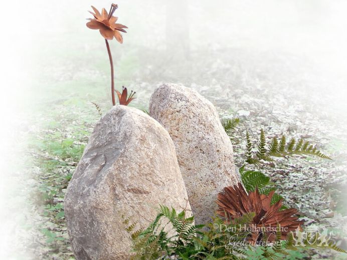 grafsteen-natuurbegraafplaats-zwerfkei-bloem-cortenstaal.jpg foto 1