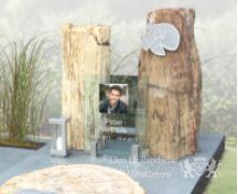 Grafsteen versteend hout met natuurstenen bankje foto 2