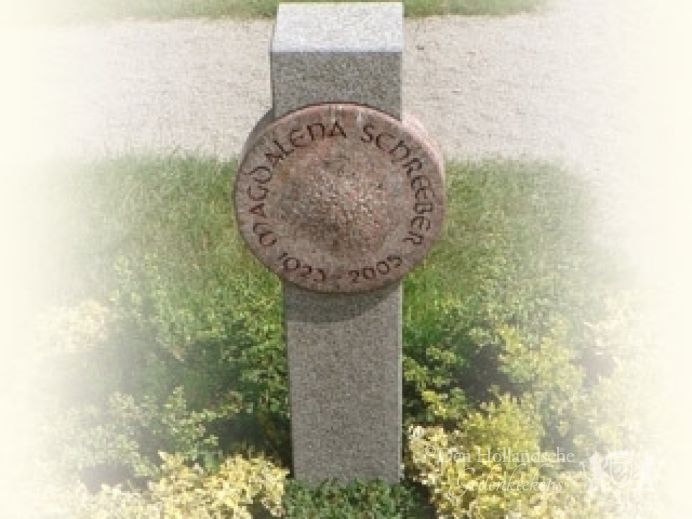 Grafzuil met brons foto 1