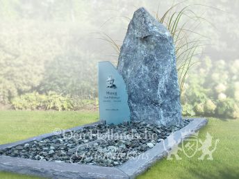 Grijs-blauwe ruwe grafsteen