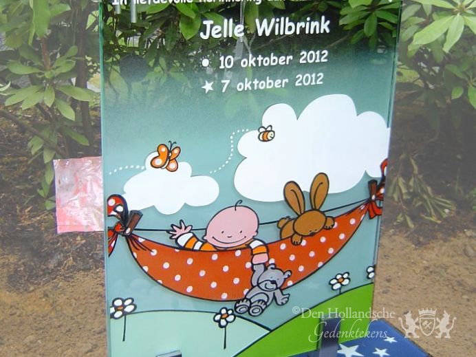 Kindergrafmonument glas foto 1