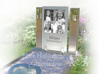 kindermonument-foto-collage-op-glas-tussen-rvs-graflantaarns.jpg