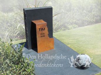 Kindermonument met voetbal