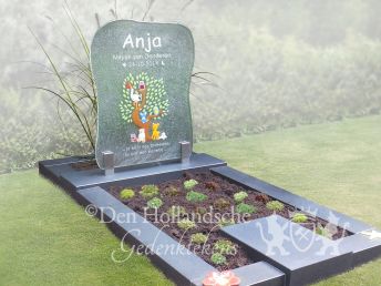 Kindermonument van glas met tekening