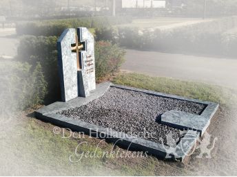 Klassiek grafmonument met bronzen kruis