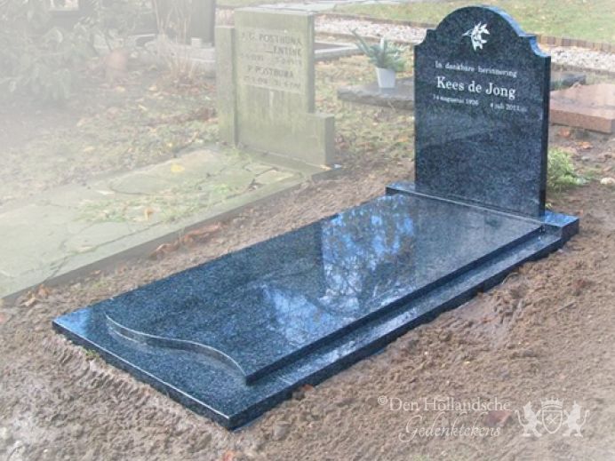 Klassiek grafmonument foto 1