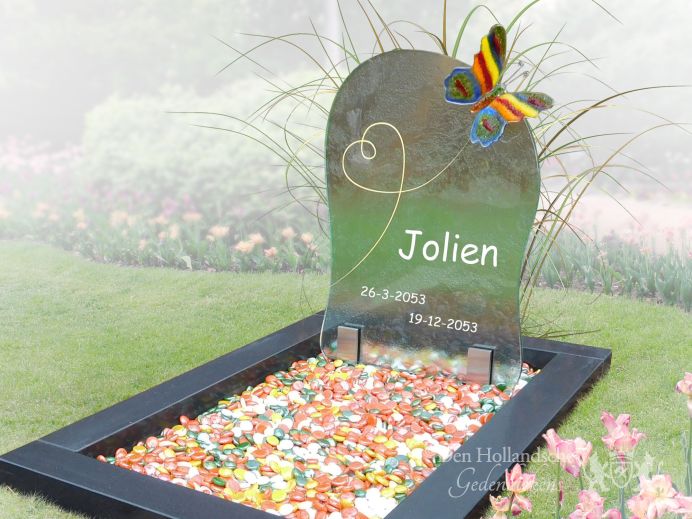 Kleurrijk glazen kindermonument vlinder foto 1