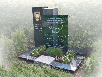 Kort grafmonument met glas