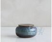 SERES mini – handgemaakte urne in groen & blauw keramiek foto 1