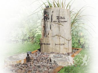 Natuurlijk grafmonument met bronzen accessoires