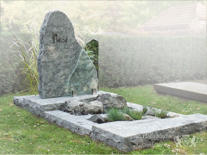 Natuurlijk grafmonument met glas en natuursteen foto 1