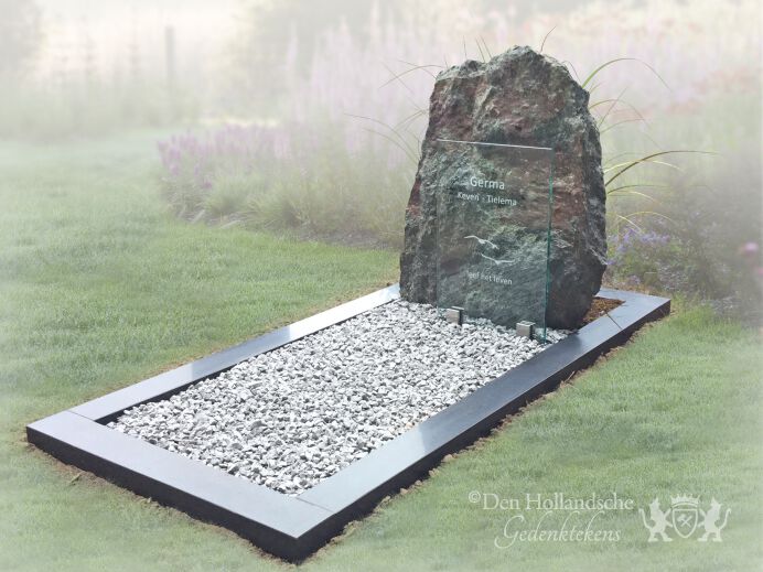 Natuurlijk grafmonument met tekstplaat glas foto 1