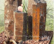 Natuurlijk grafmonument met zuilen foto 4