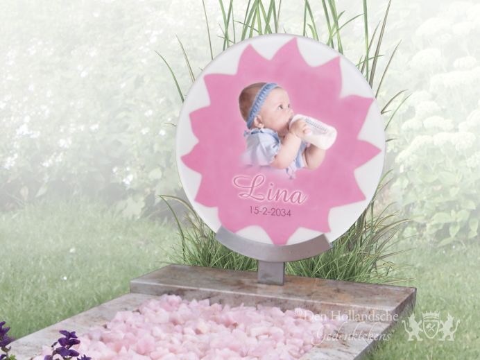 Roze grafmonument voor een baby foto 1