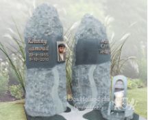 Ruw bewerkte zuilen op urnmonument foto 2