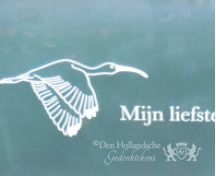 Urnen grafsteen met een vogel foto 2