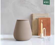 Athos – handgemaakte eco urn in zandkleurig engobe foto 1
