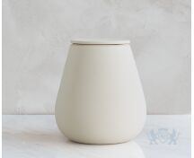 ATHOS – handgemaakte eco urne in zacht beige engobe foto 1