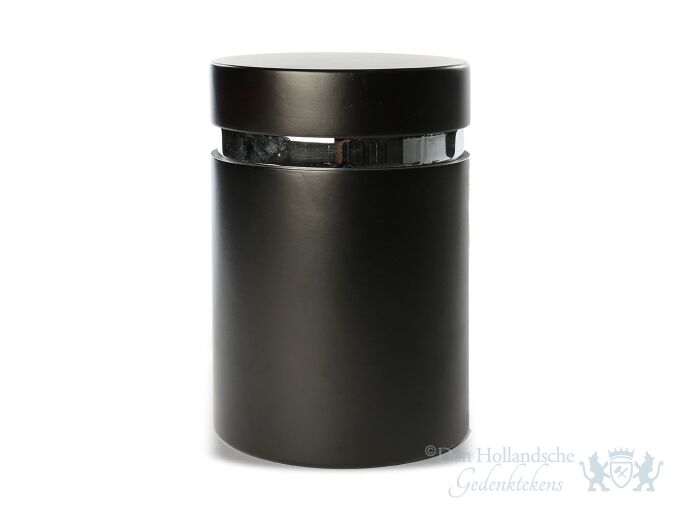 Cilinder urn van zwart hout foto 1