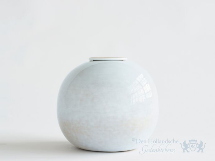DIONA &ndash; handgemaakte urn in wit keramiek foto 1