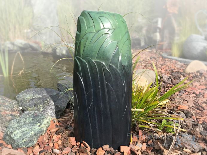 Groene bronzen kunstenaars urn &#039;Riet&#039; foto 1