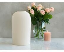 PELION – handgemaakte eco urn in zacht beige engobe foto 1