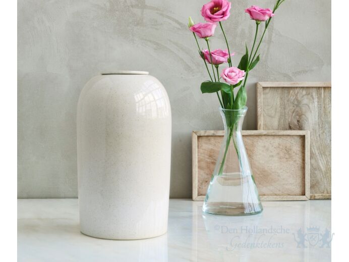 PELION &ndash; handgemaakte urn in wit gespikkeld keramiek foto 1