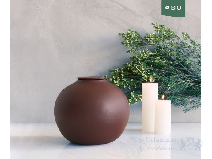 VEDA &ndash; handgemaakte eco urne in terracotta engobe foto 1