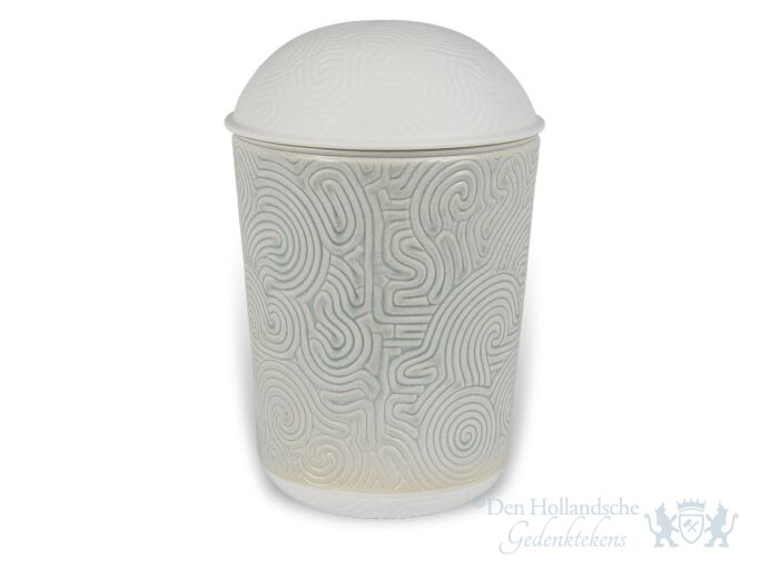 Witte porseleinen urn met reliëf foto 1