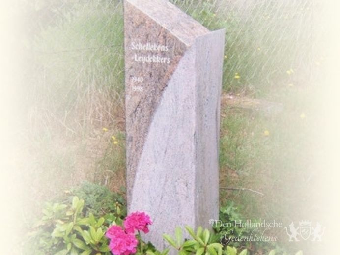 Urnengrafsteen - zuil foto 1