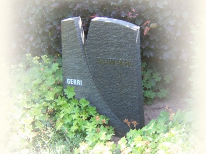 Urnenmonument in Belgisch hardsteen foto 1