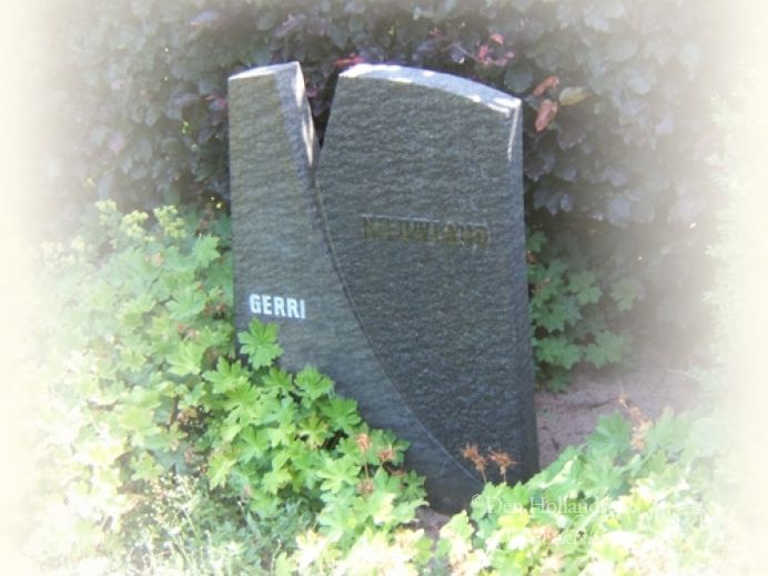 Urnenmonument in Belgisch hardsteen  foto 1