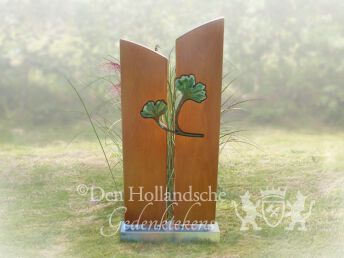 Urnenmonument met ginkgo bladeren