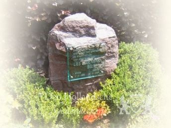 Urnenmonument met glasplaat