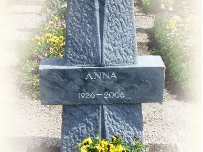 Urnenmonument met hakwerk foto 1