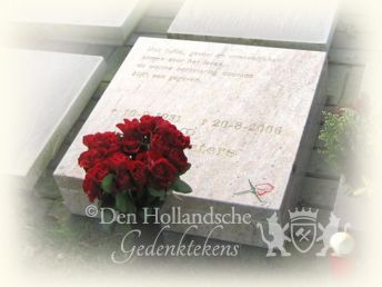 Urnenplaat met gouden beletterin