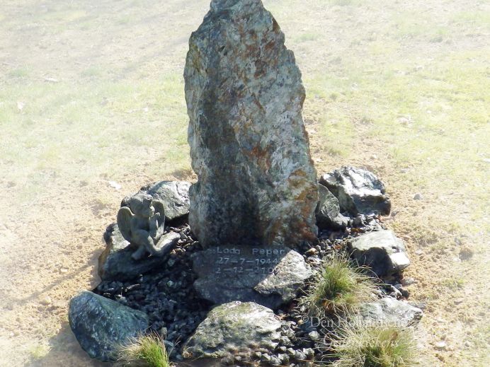 Zwerfkei urnengraf foto 1