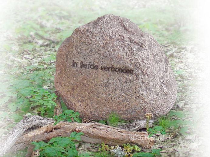 Zwerfsteen grafmonument foto 1